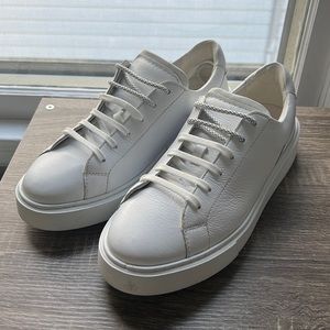 Clarks white leather platform sneaker. EUC